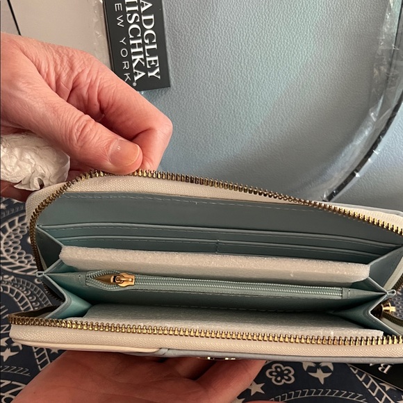 NWT Badgley Mischka Set of 3 Tote + Wallet +Cross-Body - Picture 4 of 6